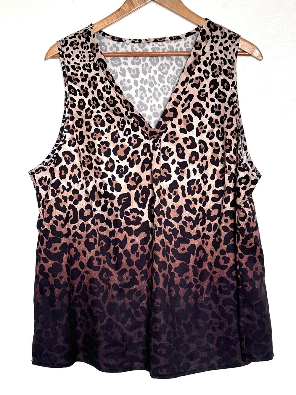 Emery Rose Shirt Women’s 2XL Leopard V Neck Sleeveless Lightweight Tank Top